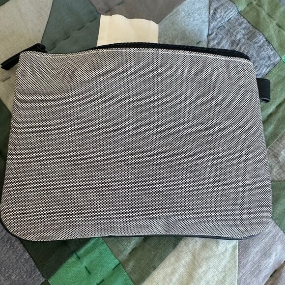 NWOT!  Acqua Di Parma Travel Pouch - Picture 2 of 3